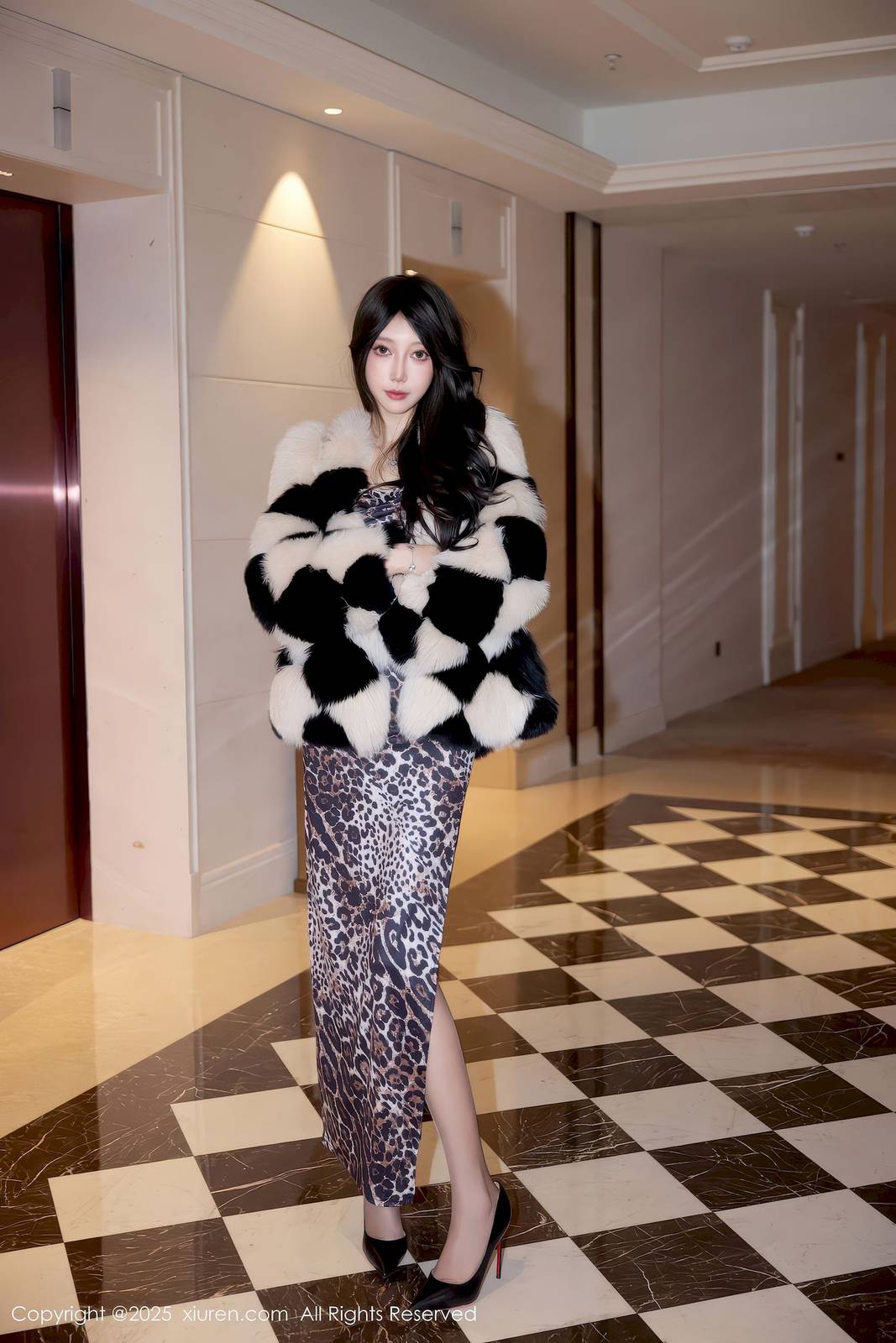 秀人网模特玥儿玥er豹纹吊带长裙江浙沪旅拍