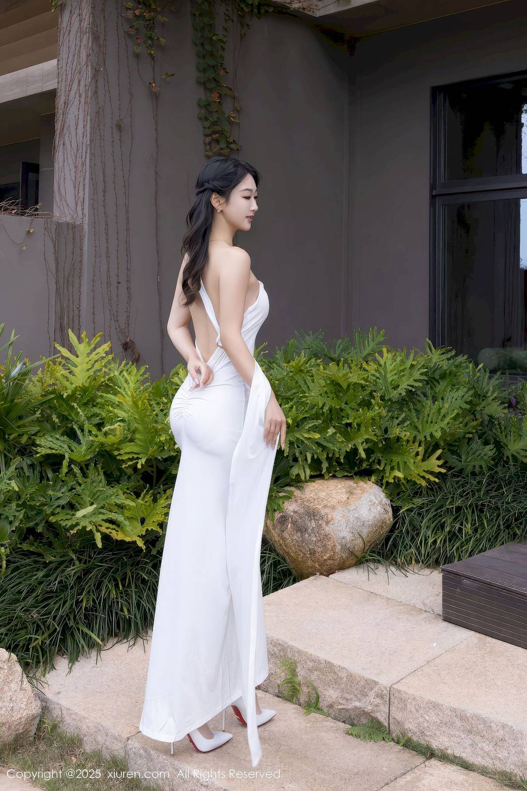 秀人网模特唐安琪白色长裙肉色丝袜性感写真-7