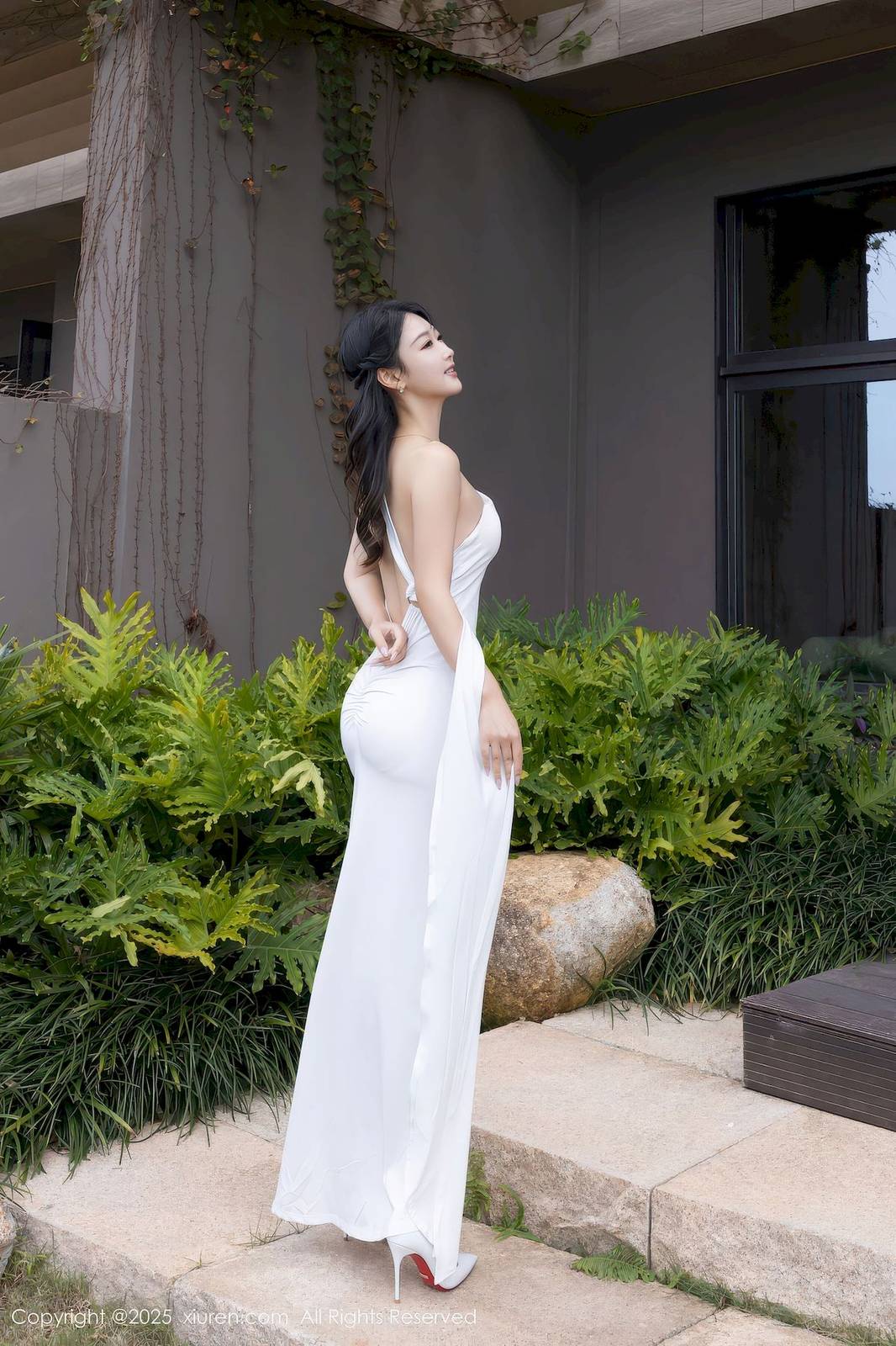 秀人网模特唐安琪白色长裙肉色丝袜性感写真-9