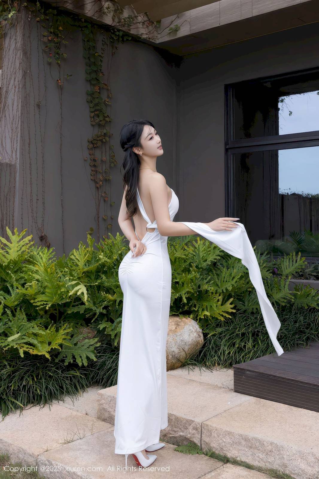 秀人网模特唐安琪白色长裙肉色丝袜性感写真-12