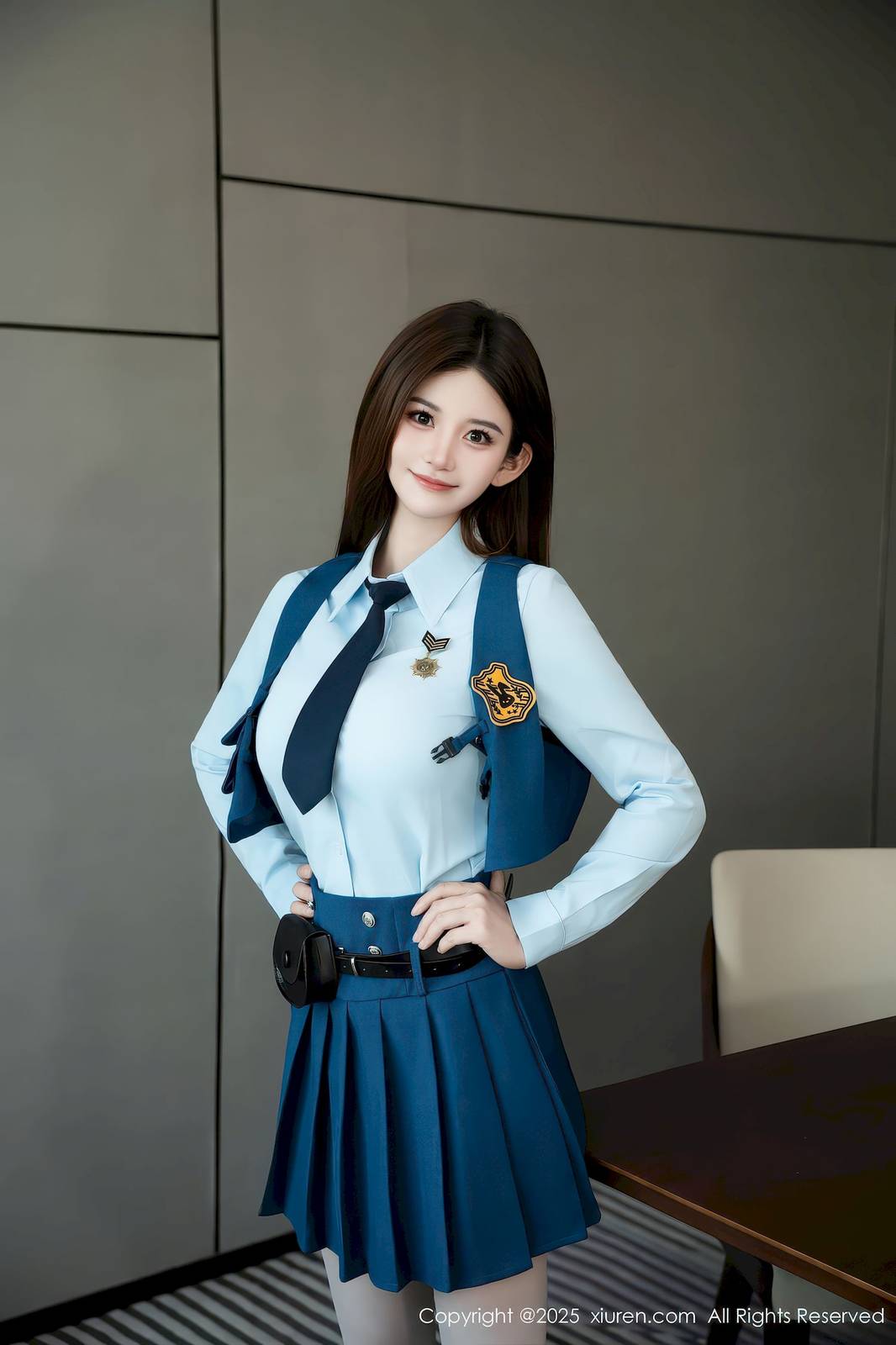 秀人网新人苏甜橙子JK制服白色丝袜性感写真