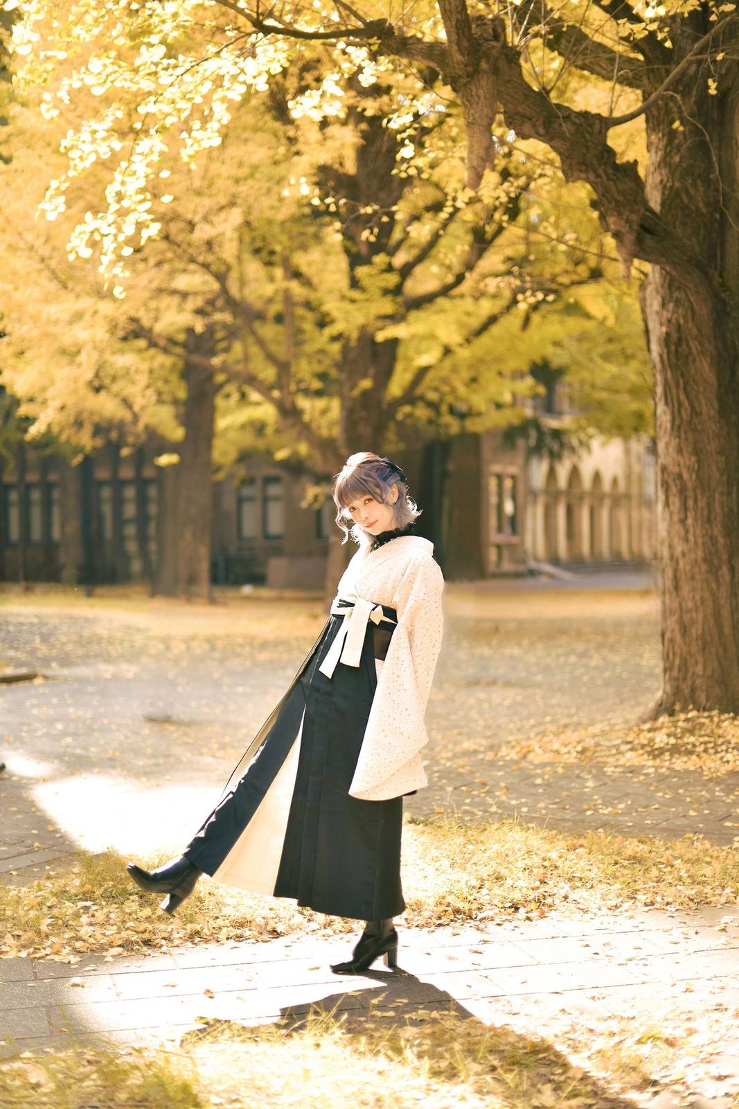 气质女孩ElyEE子午后散步于银杏林中秋日写真-15