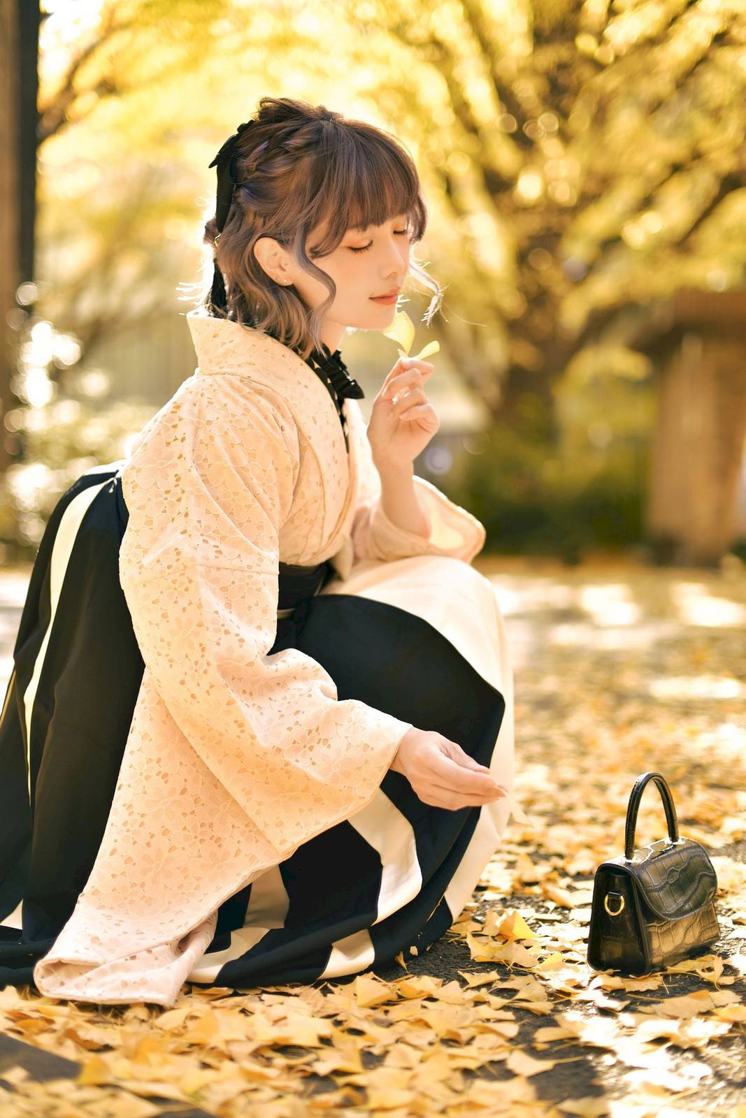 气质女孩ElyEE子午后散步于银杏林中秋日写真-26