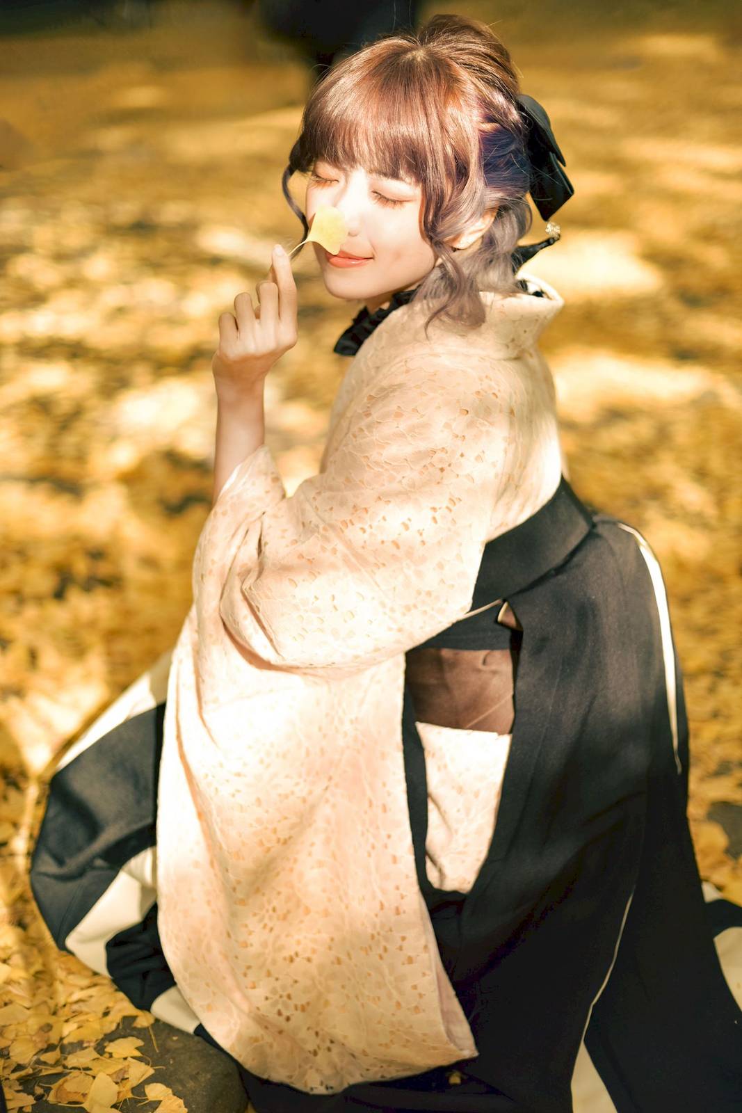 气质女孩ElyEE子午后散步于银杏林中秋日写真-33