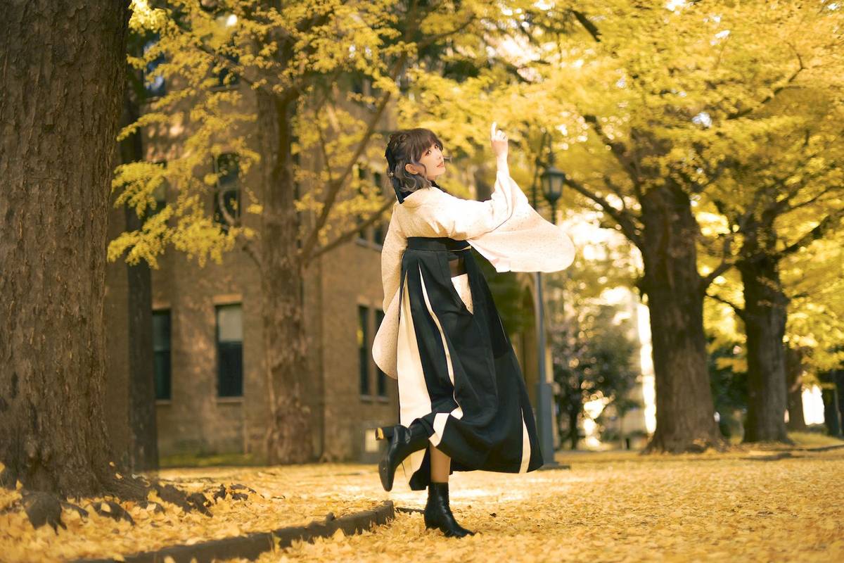 气质女孩ElyEE子午后散步于银杏林中秋日写真-34