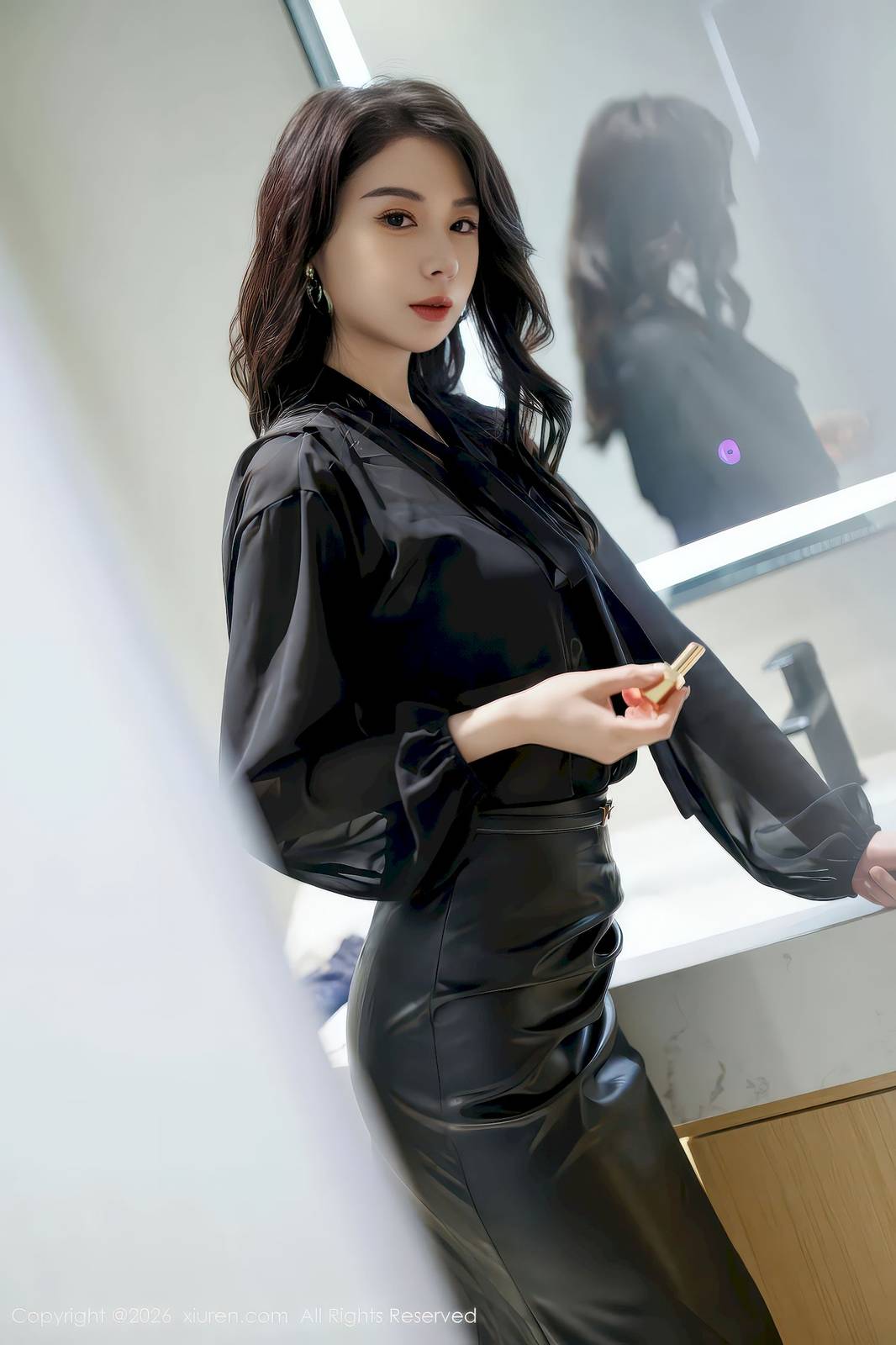秀人网模特梦心玥黑色皮裙高挑身材性感写真-9