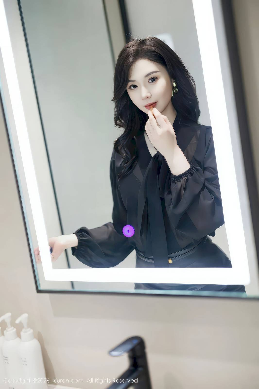 秀人网模特梦心玥黑色皮裙高挑身材性感写真-6