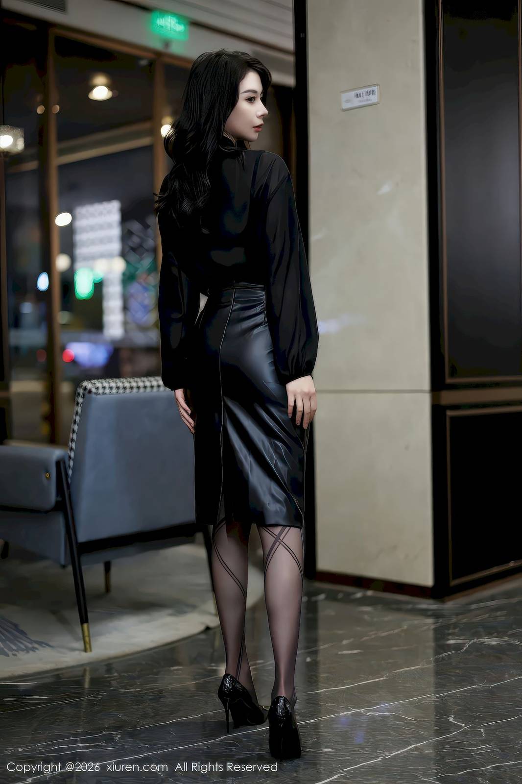 秀人网模特梦心玥黑色皮裙高挑身材性感写真-19